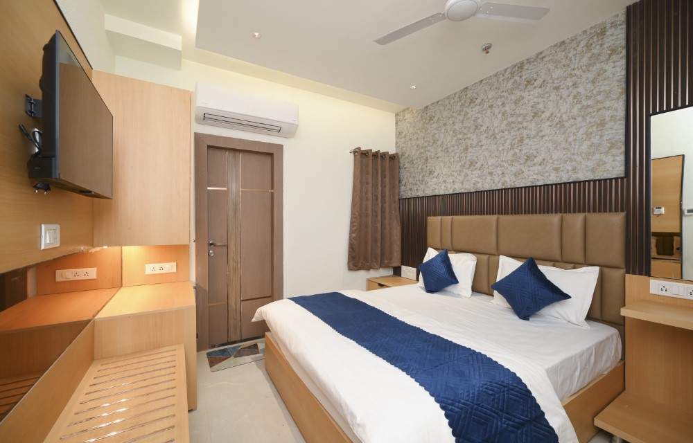 Hotel Somnath Palace - 2 Bedroom Suite