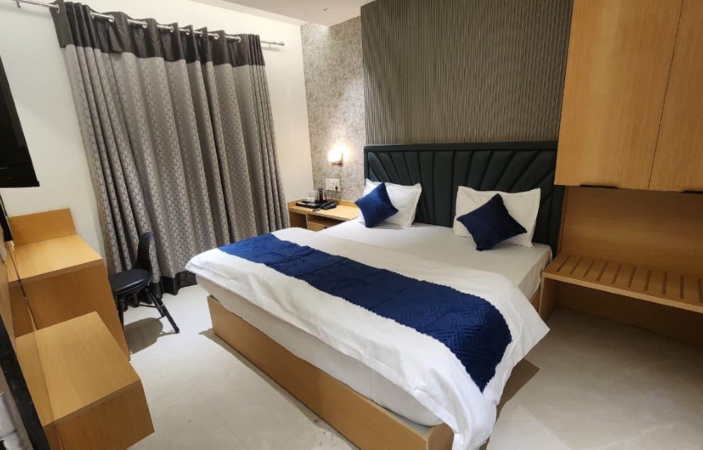 Hotel Somnath Palace - Superior Queen Room